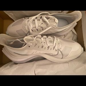 Nike soon gravity white sneakers